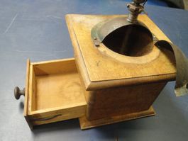 Antike Kaffeemühle aus Holz, Handmühle, Rarität!