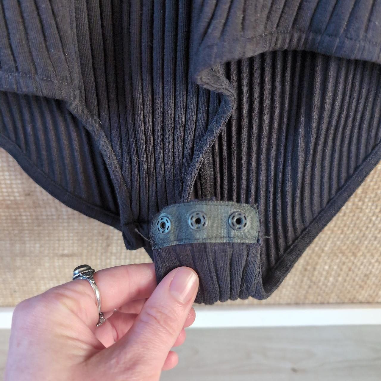 Tops: Even&Odd Gerippter Body mit Ausschnitt – Gebraucht aus Ringgenberg BE von Vinyl.Love 1
