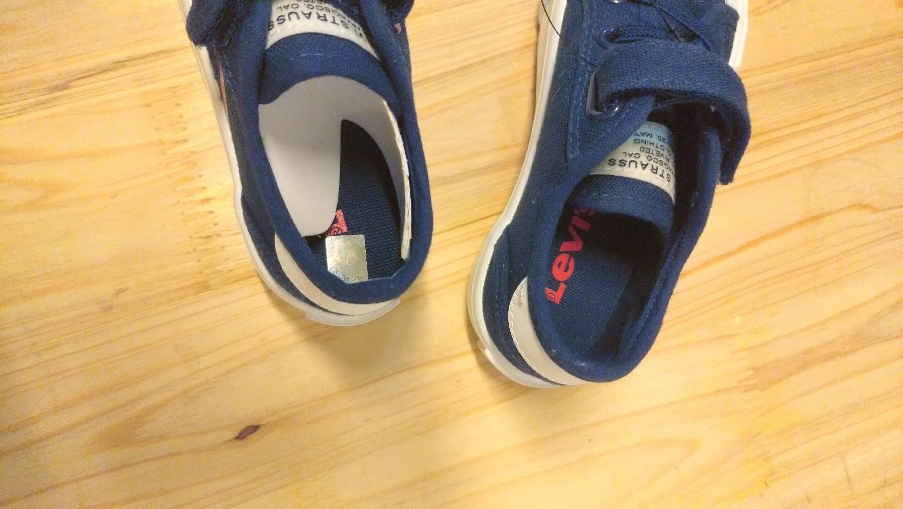Levi's Scarpe per ragazzi: Chaussures Levi's enfant, taille 26 NEW – Nuovo (secondo la descrizione) da Farvagny-le-Grand venduto da LaCaverne 4