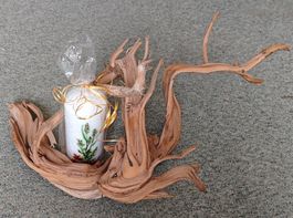 Holzdekoration sandgestrahlt mit Kerze