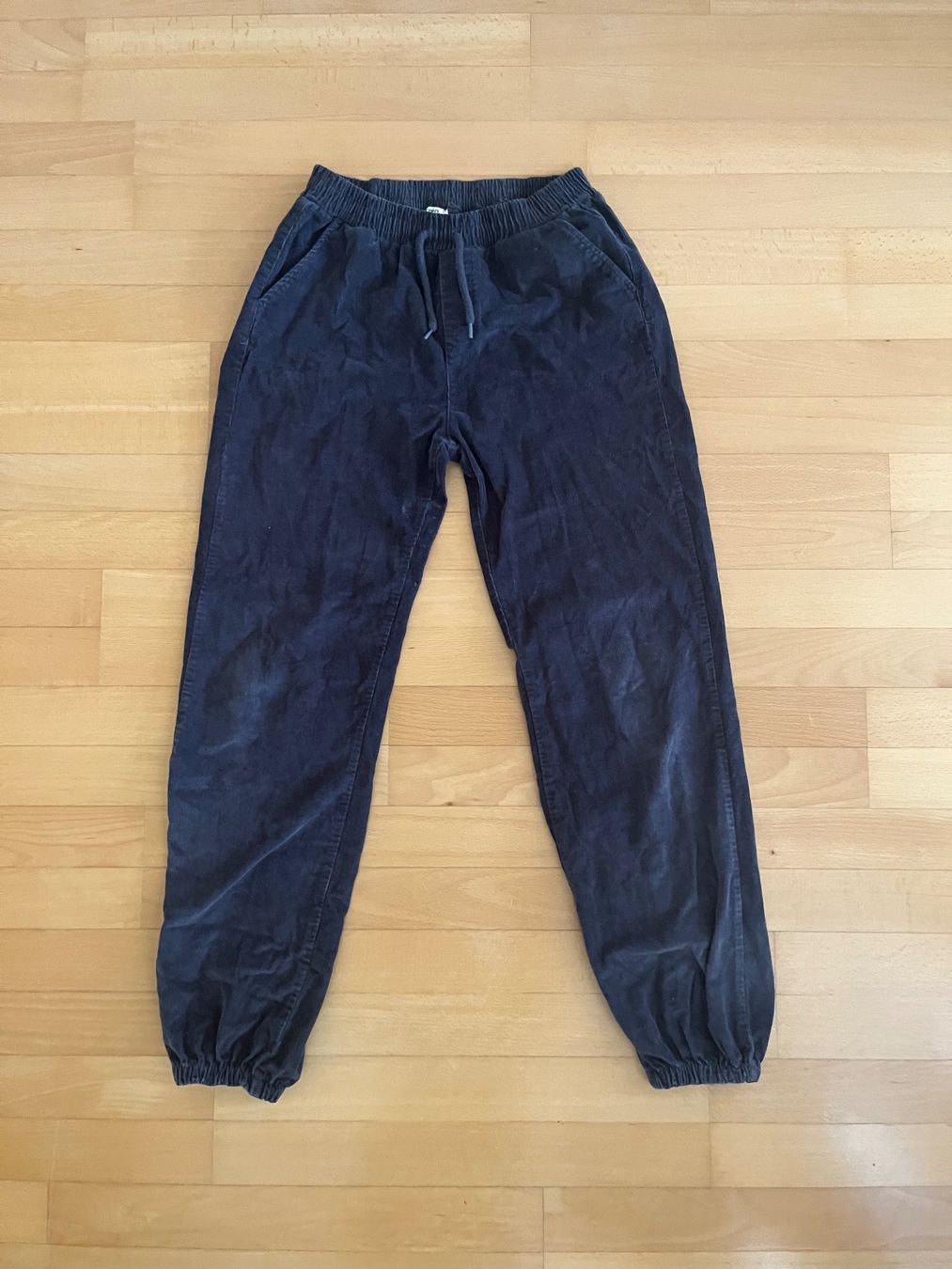 Pantaloni: Mädchen Hose Gr 11-12 – Usato da Olten venduto da B_Leonie