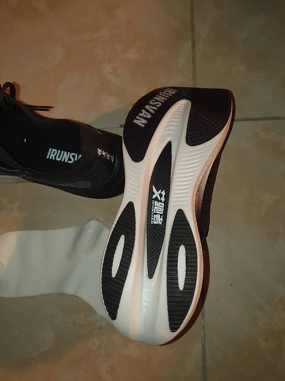 Scarpe da uomo: Scarpe da corsa Irunsvan no. 44 – Usato da Melano venduto da OJohn 2