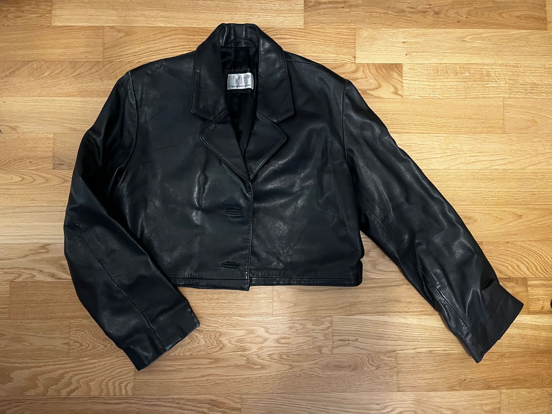 Jacken: Veste courte en cuire noire – Gebraucht aus La Tour-de-Trême von lol_85kj 1