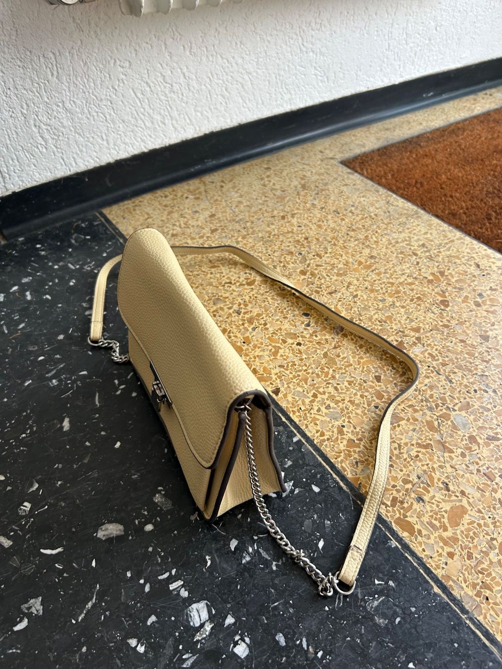 Sacs femmes: Handtasche klein beige/hellgelb – D'occasion à Wabern par belka72 1