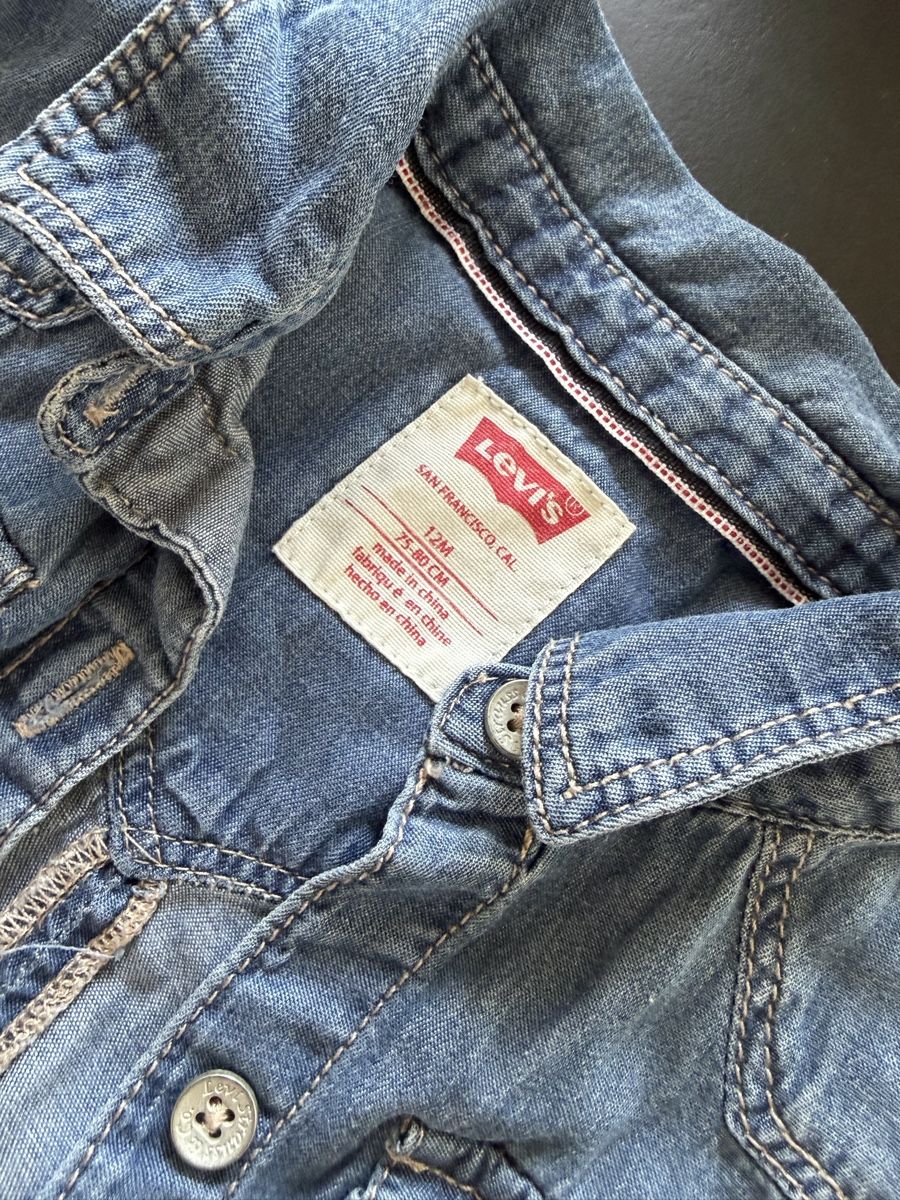 Chemises, Tops & T-shirts: Levi’s Hemd – D'occasion à Zürich par schmickels 1