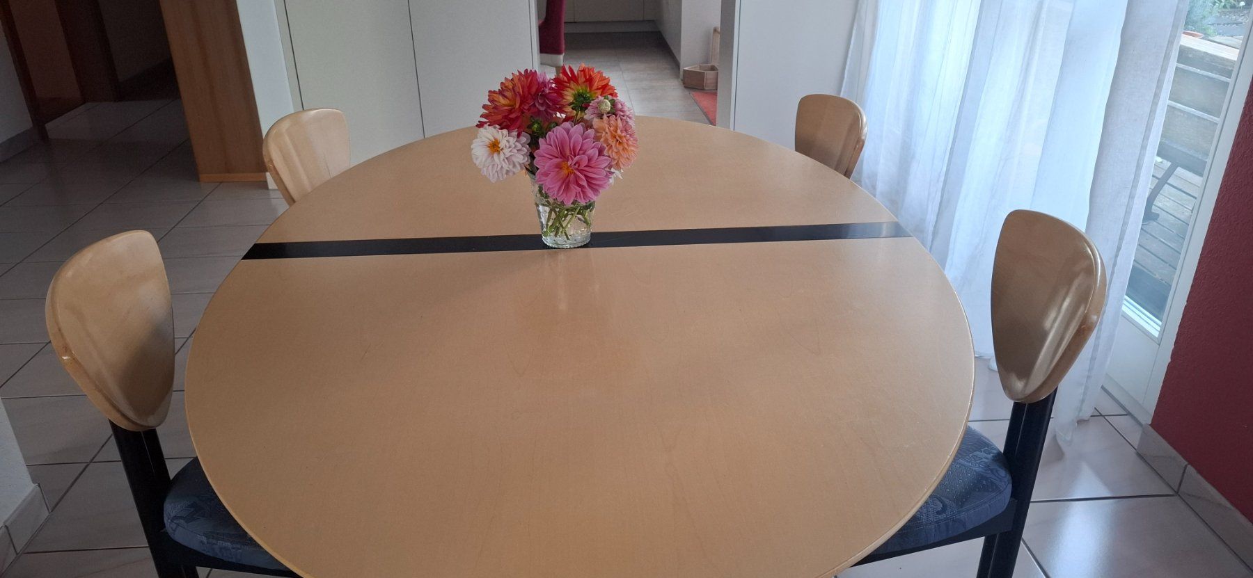 Tables: Esstisch Ahorn mit 4 Stühlen – D'occasion à Büron par oth_8gt9 1
