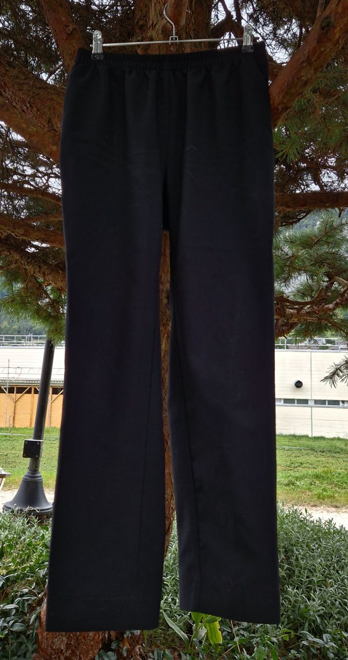 Pantalons: Hose Stoff schwarz mit Gummizug-Bund,Gr. 38 – D'occasion à Siblingen par Vany_McDougall 2