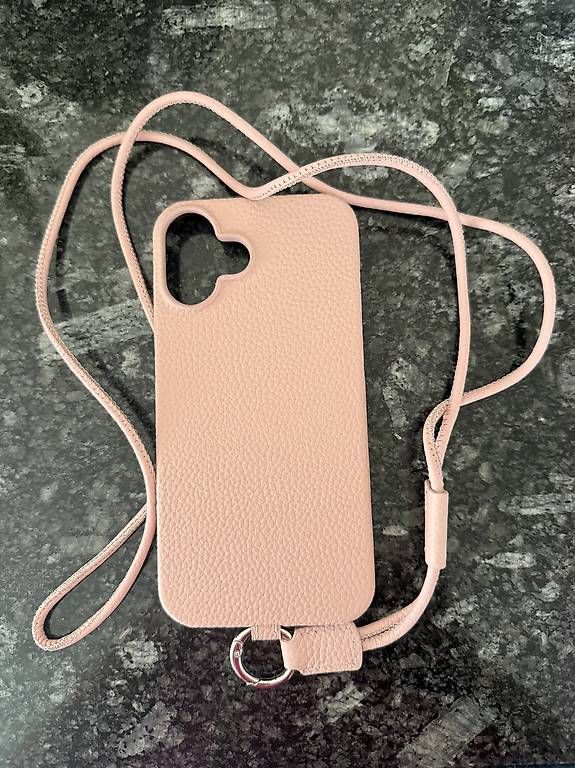 Cover & Protezioni schermo: iPhone 16 Pro Max Echtlederhülle mit Tragegurt – Usato da Wetzikon ZH venduto da cutura