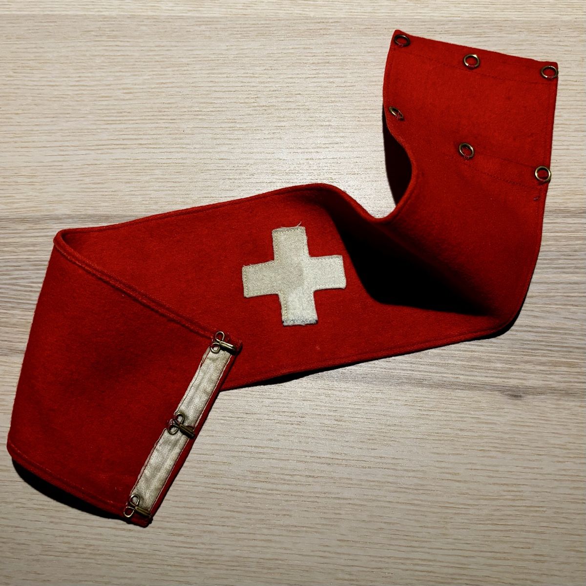 Armée suisse Uniformes: Armbinde mit Schweizerkreuz, Ordonnanz 1840 – D'occasion à Engelberg par velargo 2