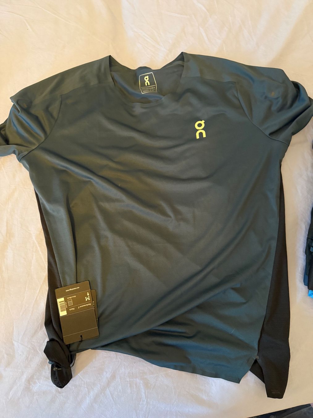 Lotti di vestiti: On Running 8+1 Performance T Bundle – Usato da Erlenbach ZH venduto da pol30