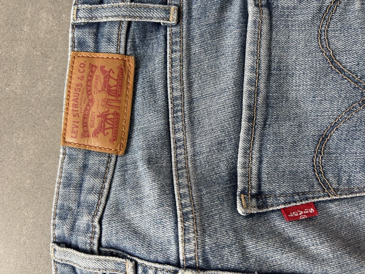Levi's Jeans: Levi’s Jeans 24 – Usato da Rütihof venduto da ALAFC 2