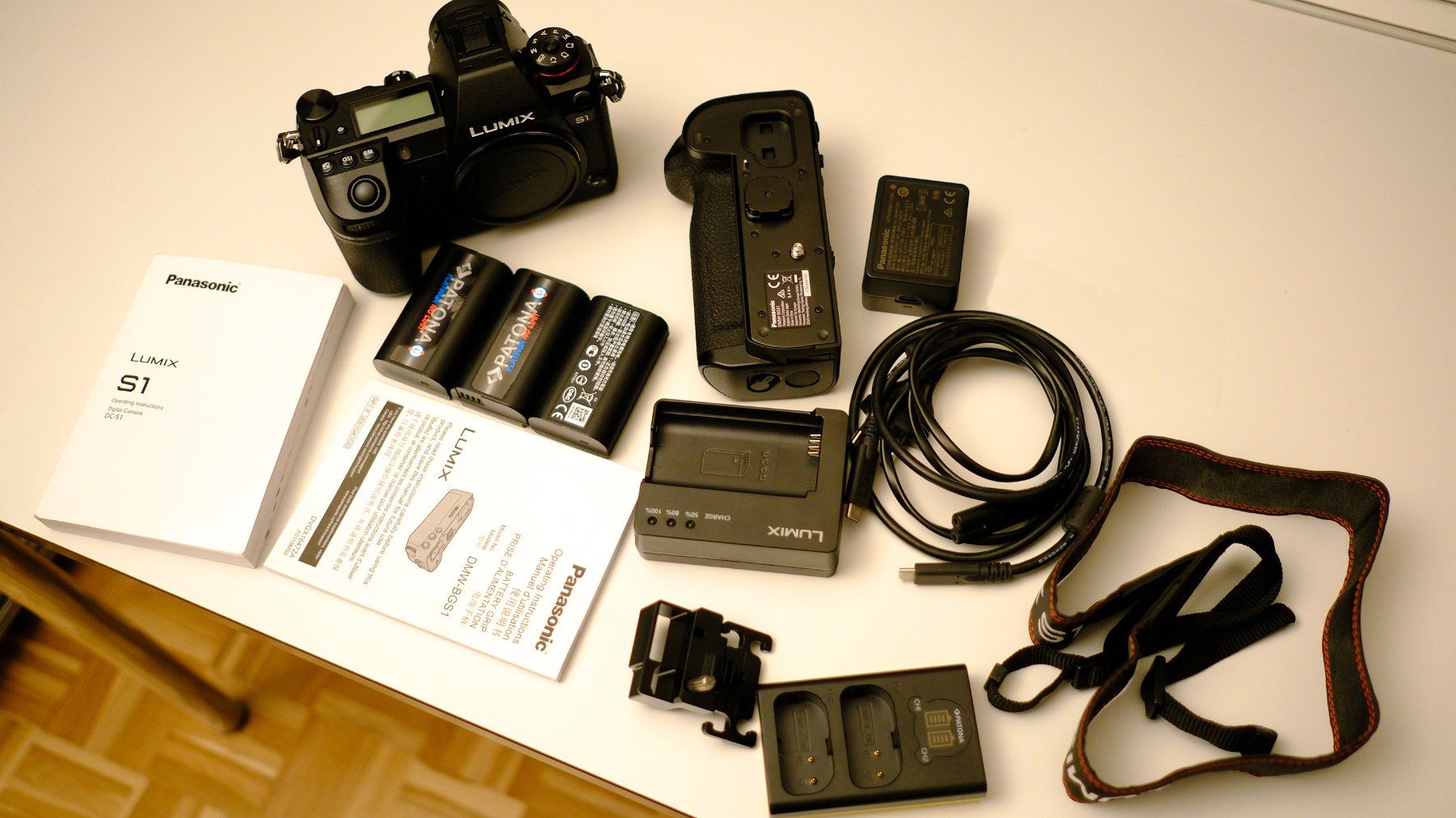 Panasonic Fotocamera: Lumix S1 mit Batteriegriff DMW-BGS1 – Usato da Unterengstringen venduto da simonwidmer