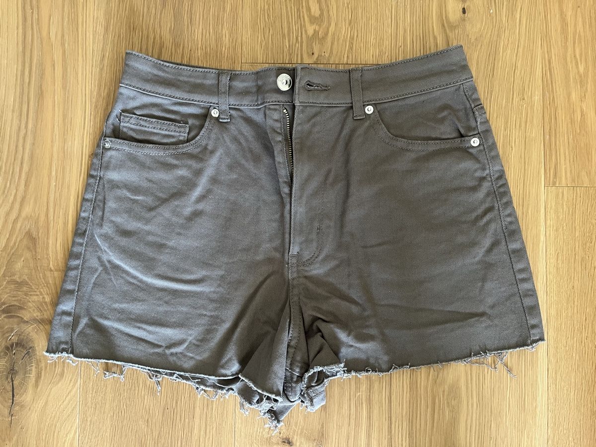 H&M Jeans: Shorts grey H&M – Nuovo (secondo la descrizione) da Dietlikon venduto da ell_p7fn