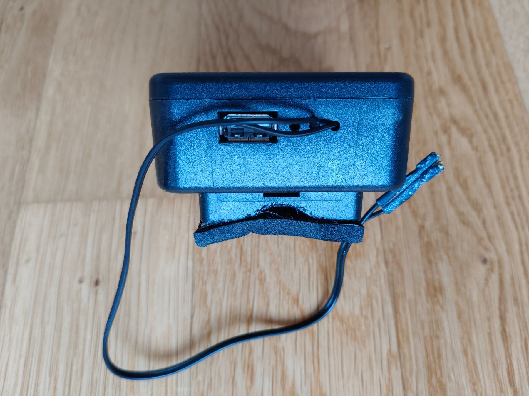 Caricabatterie: Fahrrad USB Dynamo Ladegerät – Usato da Luzern venduto da Vogon10 2