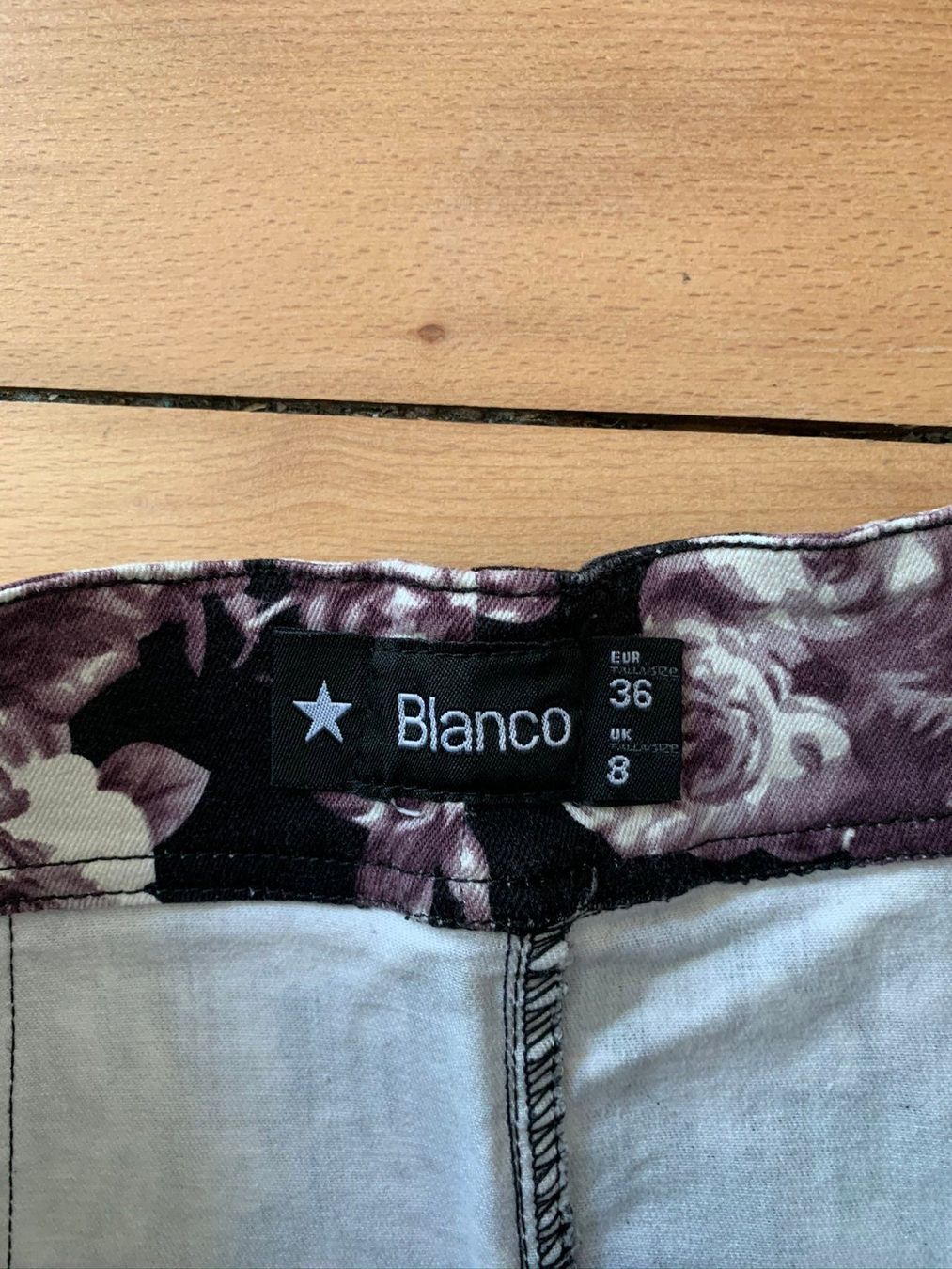 Gonne: BLANCO - Jeansrock schwarz m. Rosen 36 – Usato da Zürich venduto da Diazaio 2