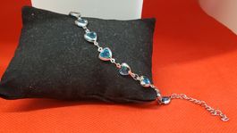 Charmantes armband mit blauen Herzchen, neuwertig!