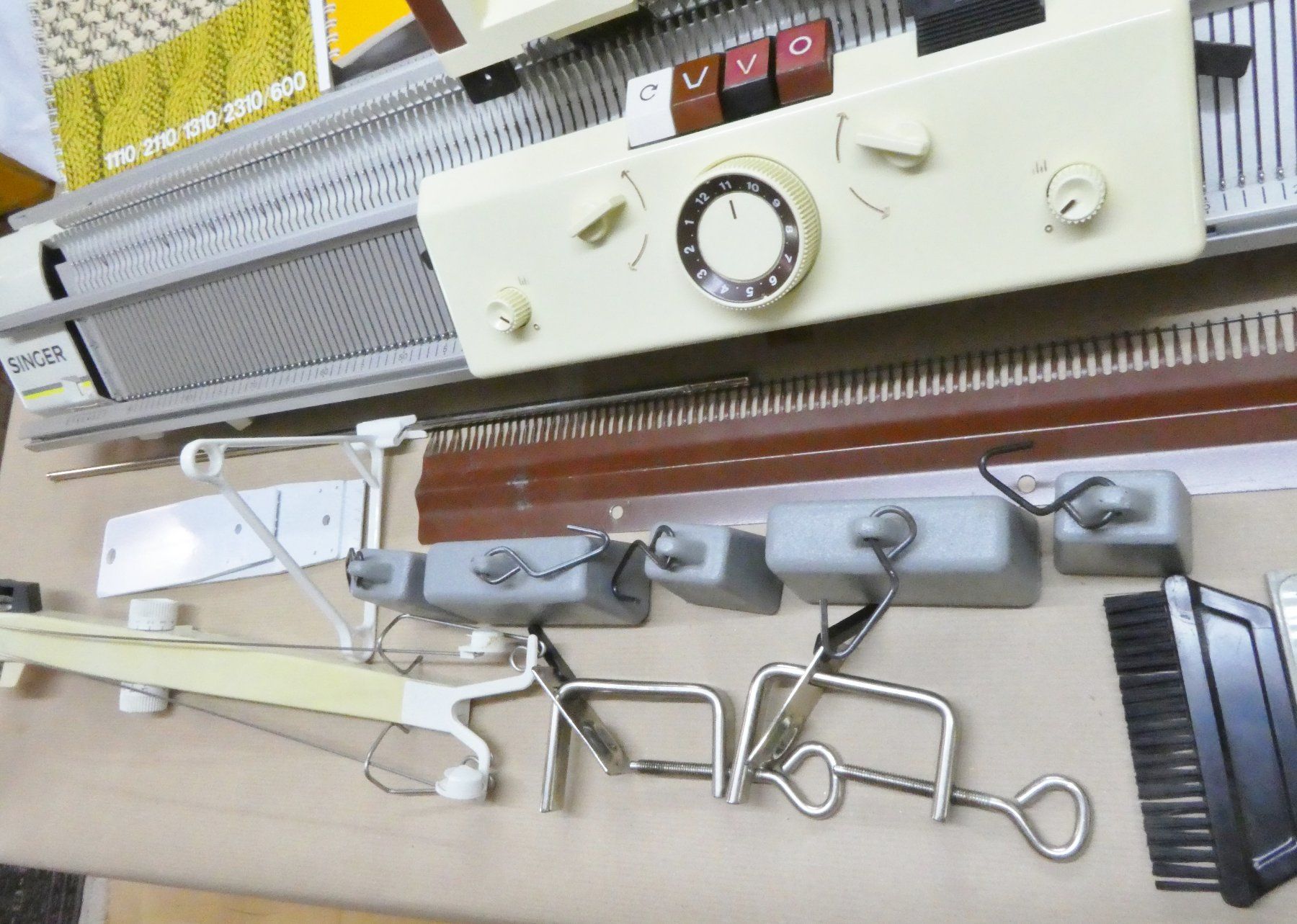 Alle Maschinen: Strickmaschine Singer Memo II – Gebraucht aus Siebnen von Ra-la-ra-ol 2