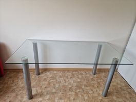 Glastisch für Esszimmer / Wohnzimmer mit Metallbeinen GRATIS