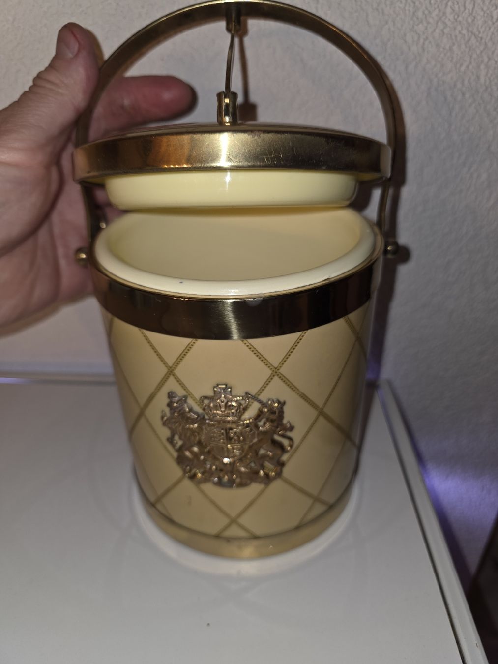 Altro: Vintage Eiswürfelbehälter/Eiskühler mit Wappen, Goldig  – Usato da Grossaffoltern venduto da kaefer14 2