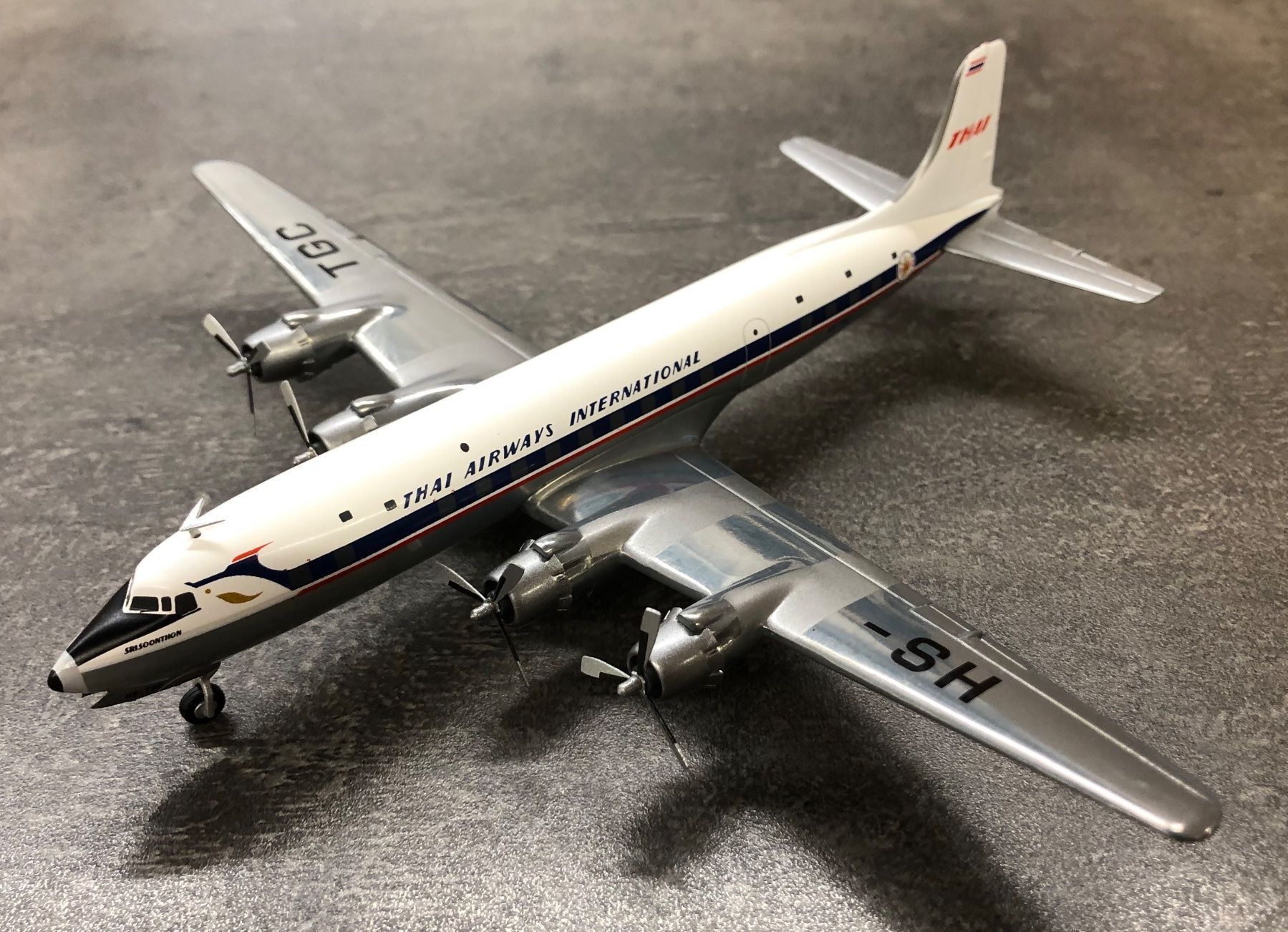 Herpa Kit di modellismo & Modellini statici: Herpa Wings 570893 "THAI" – Nuovo e nell'imballaggio originale da Sursee venduto da Toni-SpielSursee 1