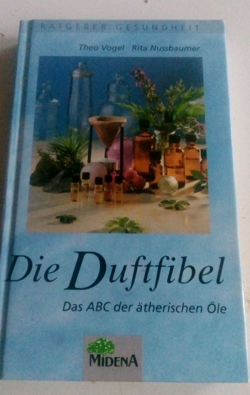 Libri: Die Duftfibel - Das ABC der ätherischen Öle    ©'1994 Midena – Usato da St. Gallen venduto da elkapone