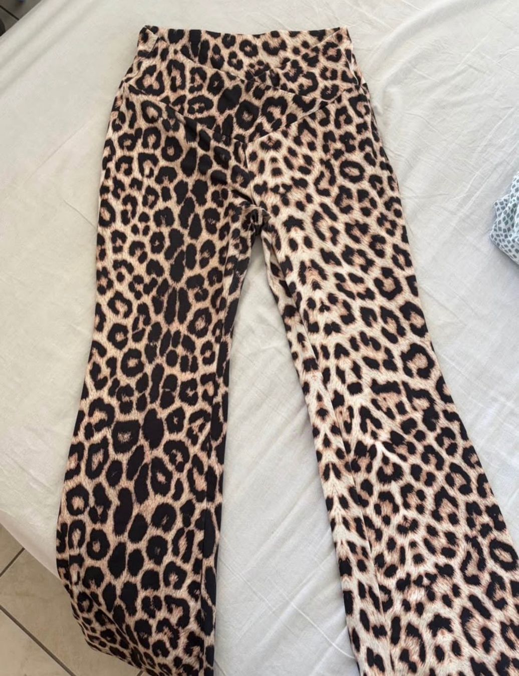 Pantaloni: Pantalone leopardato – Usato da Payerne venduto da Petite-vendeuse 1