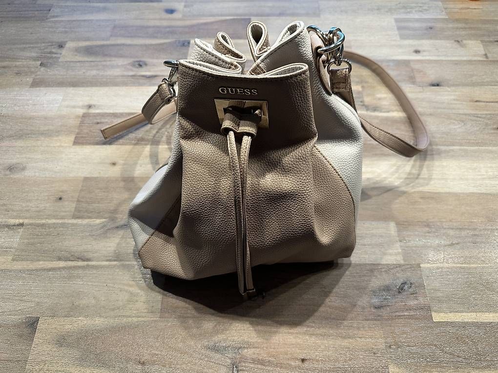 Borse da donna: Neuwertige Guess Tasche! – Usato da Würenlingen venduto da ehri_ch 1
