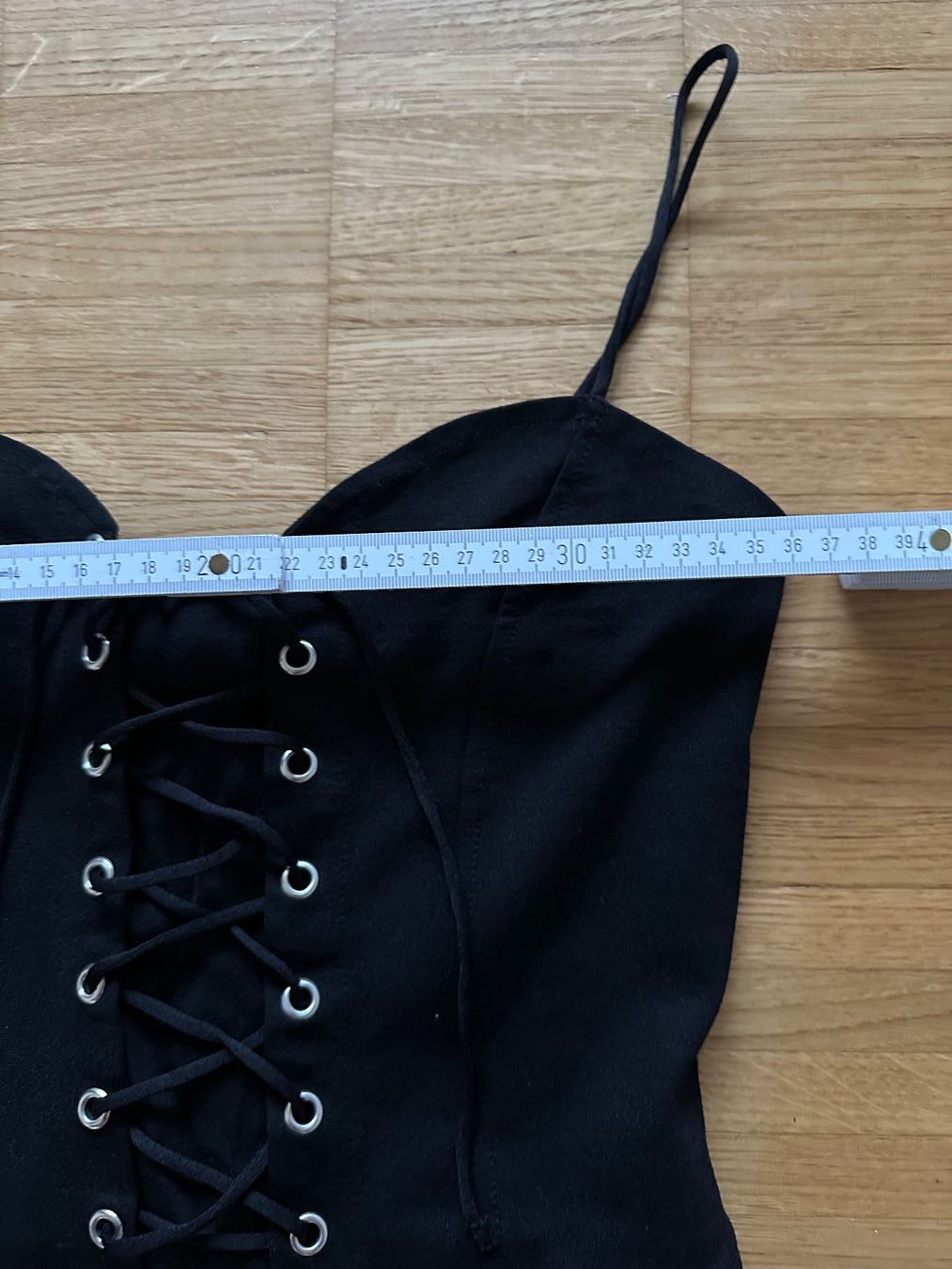 Bershka Top: Topshop Top schwarz mit Schnürung – Usato da Zürich venduto da ong8 1
