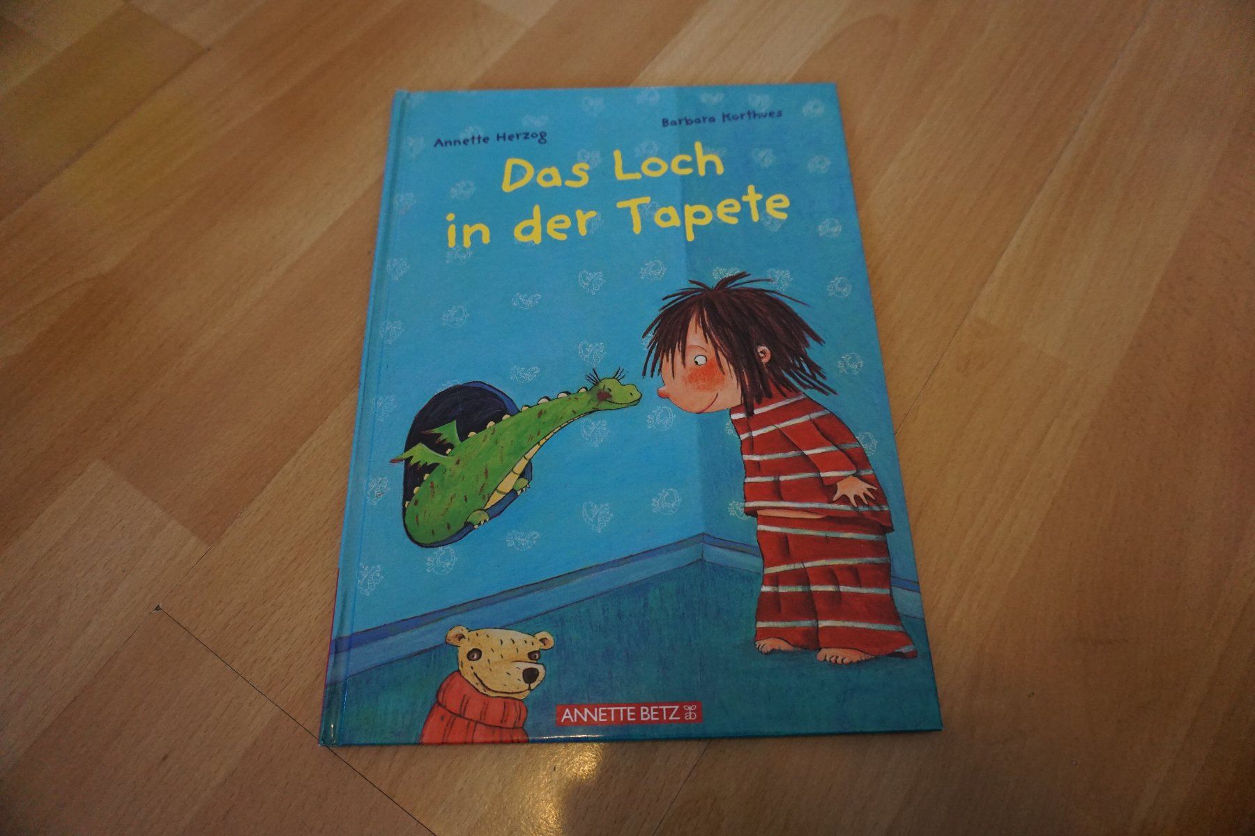 Libri: Bilderbuch Das Loch in der Tapete – Usato da Zürich venduto da einalemjena