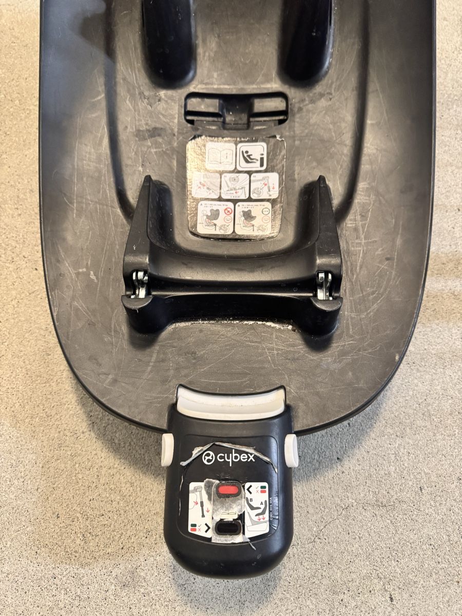 Cybex Seggiolini per auto: CYBEX Sirona M2 i-Size mit Base M – Usato da Galgenen venduto da syl_7y9c 1
