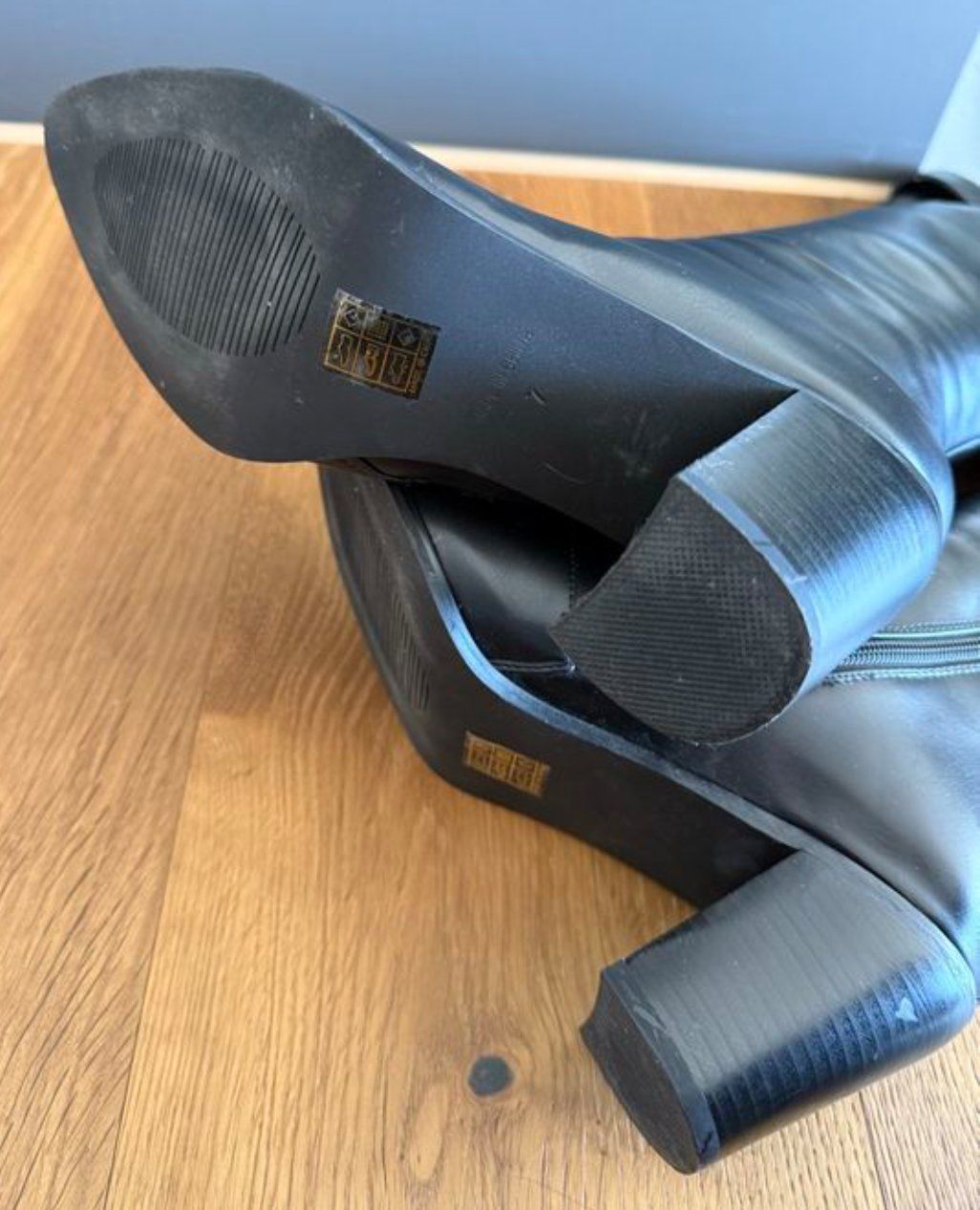 Scarpe da donna: Hoher Stiefel schwarz Grösse 41 – Usato da Bischofszell venduto da kro_ykt6 4