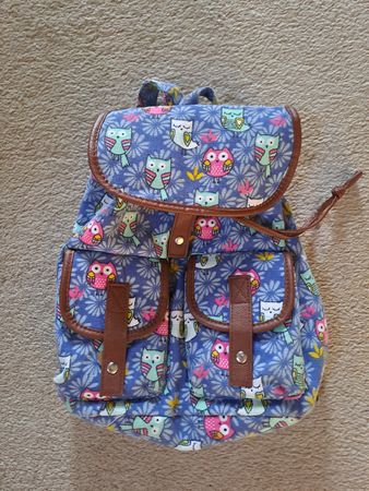 schöner Rucksack mit Eulen