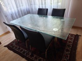 Glastisch mit Stühlen 