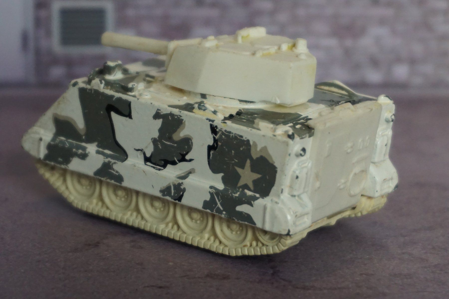 Hot Wheels Voitures modèles: HotWheels Command Tank ALT COOL !!!!!!!!!!!!!!!!!!!! – D'occasion à Reiden par Doppeldecker69 1