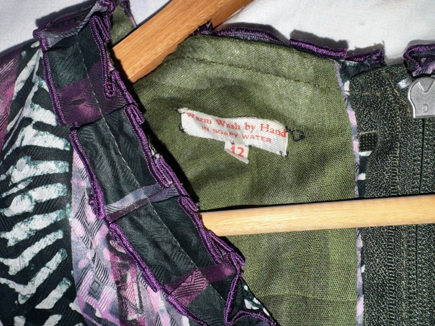 Vestiti: Robe VINTAGE imprimée violette et verte taille 12 – Usato da Ovronnaz venduto da Etagne68 5