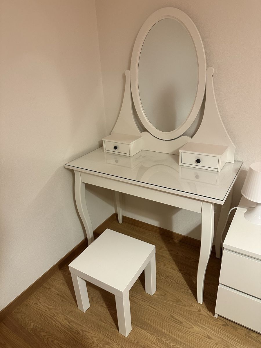 Ikea Tavoli da trucco: Toeletta con specchio e sgabello bianco usato – Usato da Glattfelden venduto da rub_q7ml