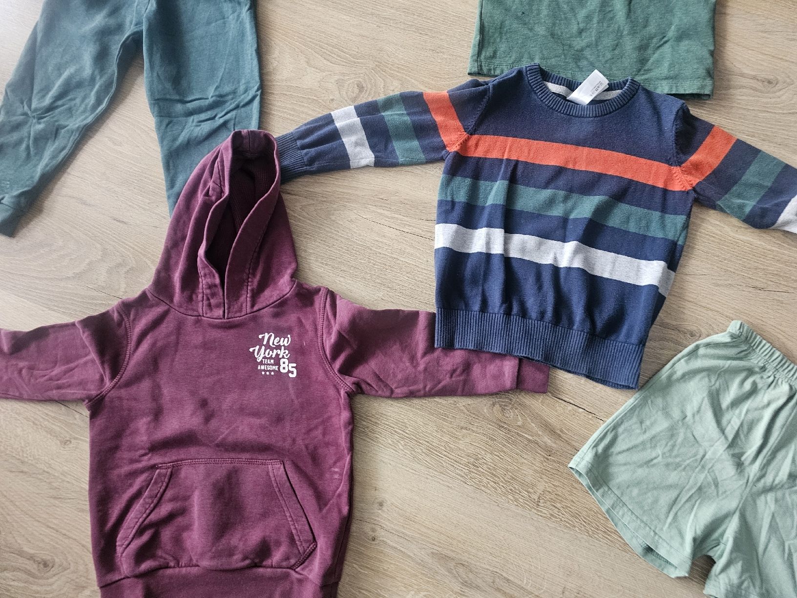 Lotti & Set di vestiti: Kinder Kleiderpaket Grösse 110 – Usato da Grosshöchstetten venduto da Qenko 2