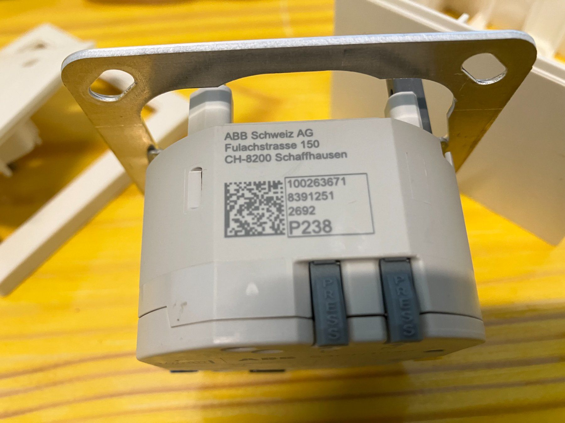 ABB Spine: ABB Sicherheits-Steckdose - SIDOS - 10A ab 1.- – Nuovo (secondo la descrizione) da Lichtensteig venduto da Buy24International 3