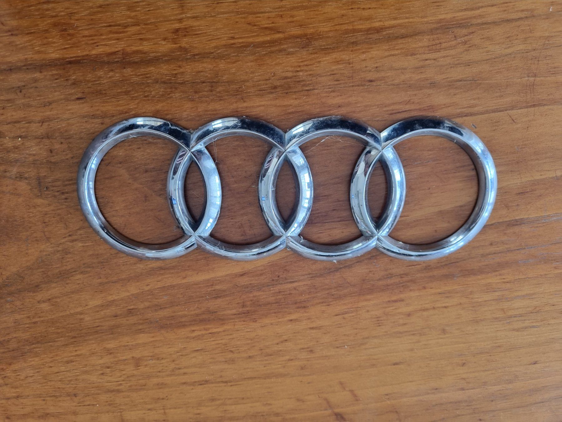 Toutes les pièces auto: Audi- emblem silber – D'occasion à Dagmersellen par 3571