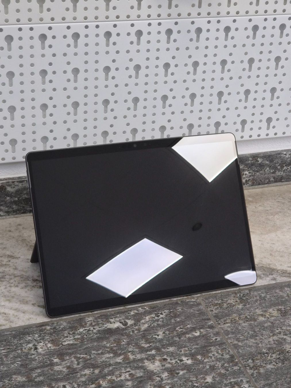 Microsoft Notebooks: Microsoft Surface Pro 8 | i5, 16GB, 156GB – Defekt aus Zürich von Miscellaneous_