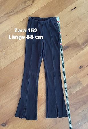 Mädchen Leggings bei Gr. 146 - 152 getragen