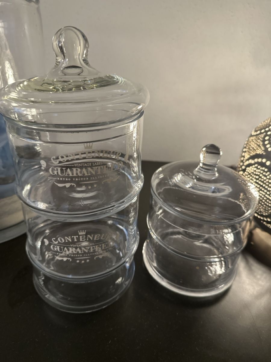 Bicchieri: Zwei Etageren aus Glas – Nuovo (secondo la descrizione) da Wetzikon ZH venduto da s.ochsner