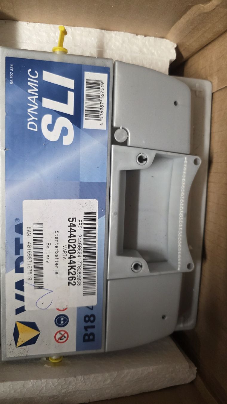 Varta Batteries: Autobatterie  – Neuf avec emballage d'origine à Bern par iva_jf75 2