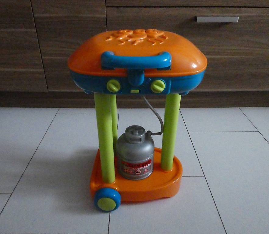 Giocattoli: Playgo Kinder BBQ Grilltrolley mit Licht und Geräuschen – Usato da Dietlikon venduto da Woodgate