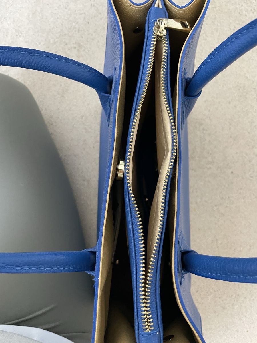 Taschen für Damen: Elegante blaue Ledertasche neuwertig – Gebraucht aus Zürich von aglier 3