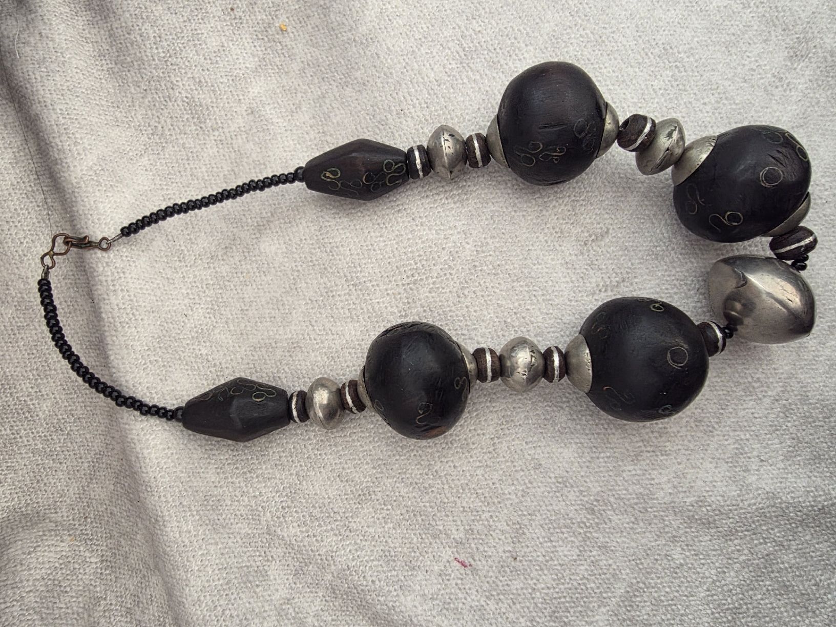 Catenine: Vintage Wood & Silver Statement Necklace - Bold Beads – Usato da Zollikofen venduto da Tamyru77 3
