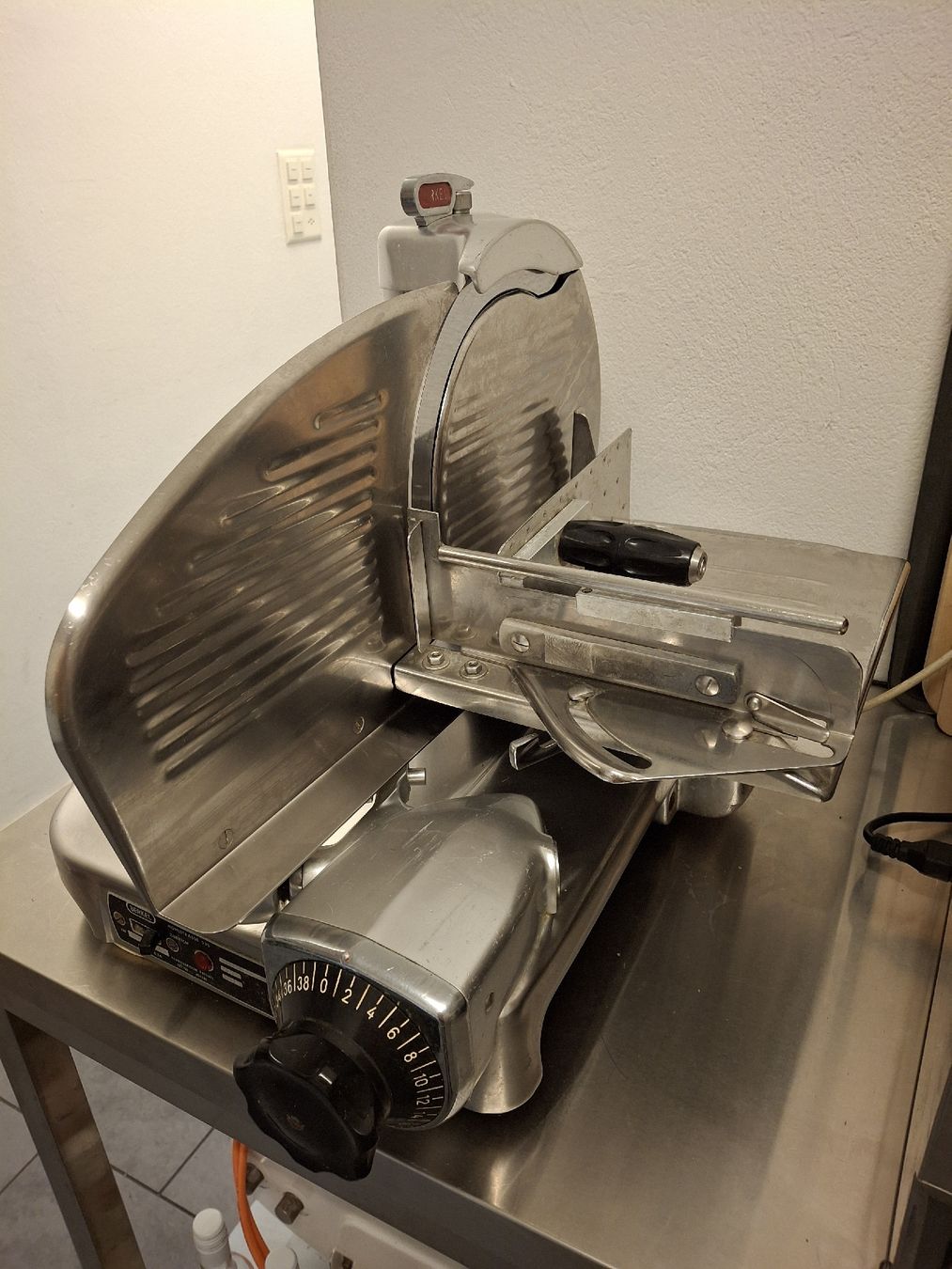 Berkel Elettrodomestici da cucina: Aufschnitt Maschine – Usato da Bern venduto da Sahlenweidli 1