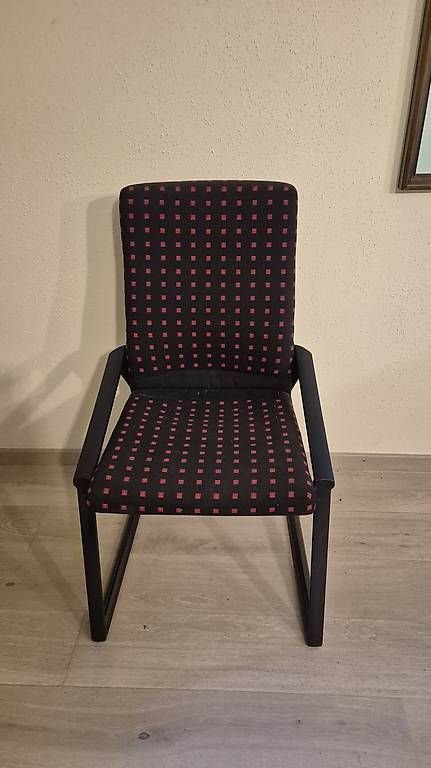 Chaises: 6 Stühle zu verschenken – D'occasion à Märstetten par Optika 1