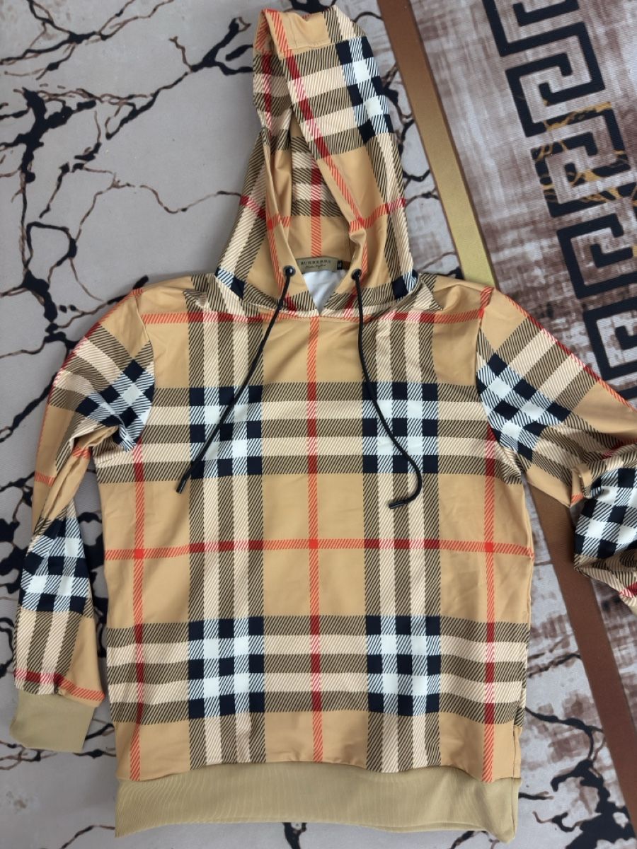 Burberry Maglioni & Felpe: Felpa burberry – Usato da Fahrweid venduto da cic_tr62