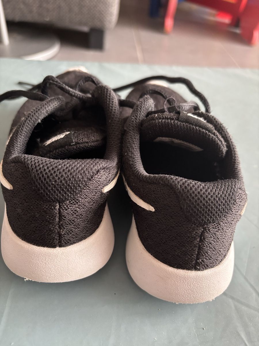 Nike Scarpe per ragazzi: Sneakers / Turnschuhe NIKE Gr. 30 – Usato da Herzogenbuchsee venduto da MoLa85 2